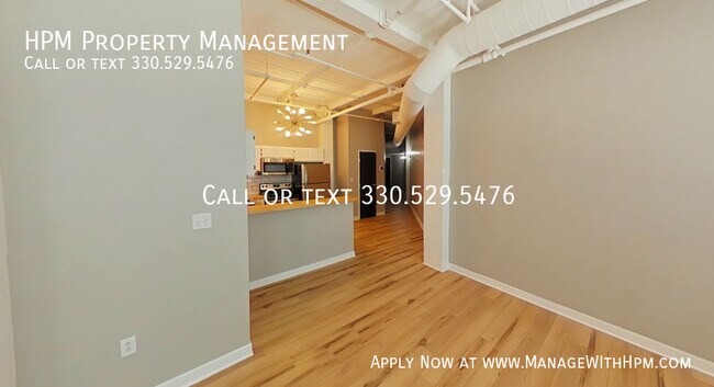 Building Photo - 1133 W 9th St