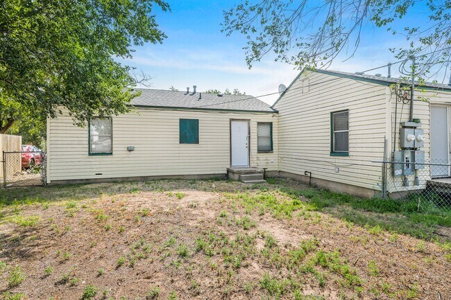 Building Photo - 1402 Dunaway St