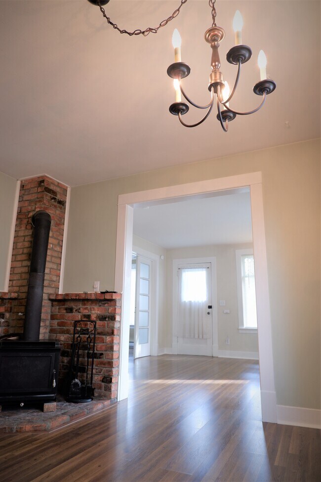 Building Photo - 3517 E 32nd Ave