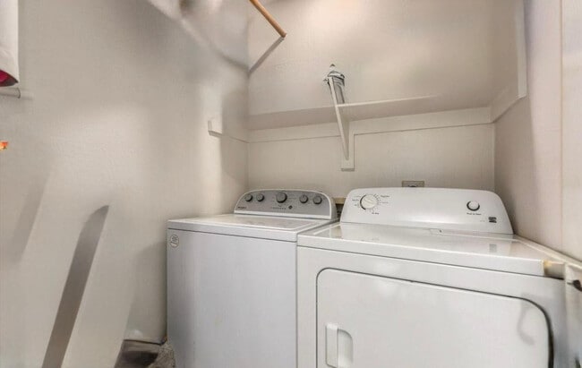 Building Photo - 500 N Roosevelt Ave