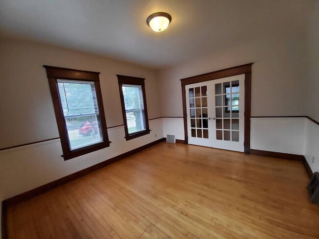 Building Photo - 1102 Chicago St