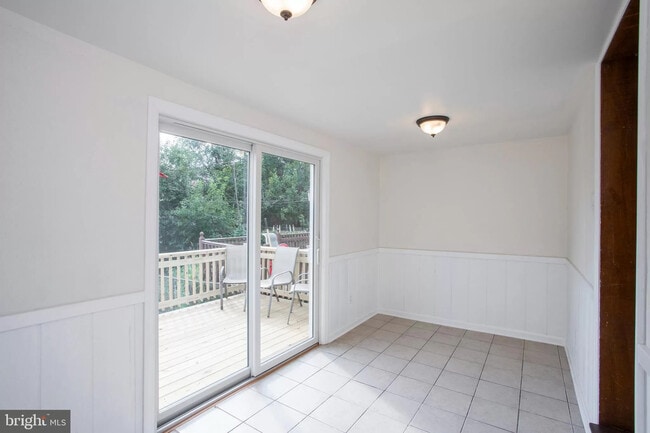 Building Photo - 5 Bedroms 1&1/2 Bathroom