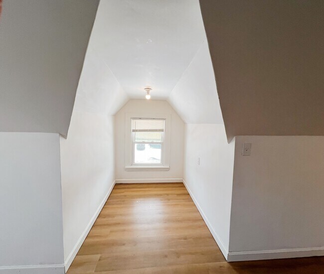 Building Photo - 4530 Wood Ave