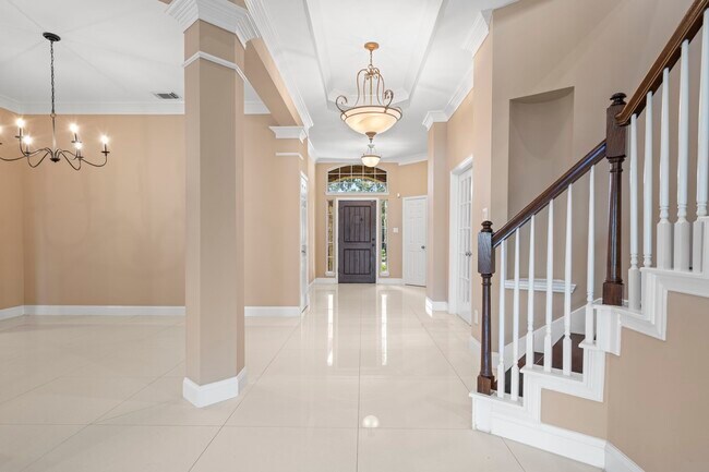 Building Photo - 10011 Lakeside Gables Dr