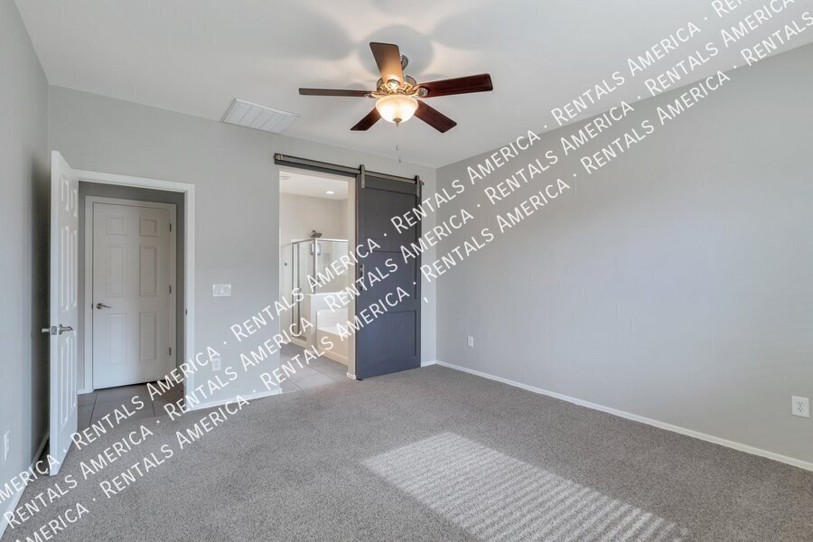 Building Photo - 8431 N Mountain Stone Pine Way