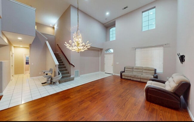 Building Photo - 2638 E Skyview Ave