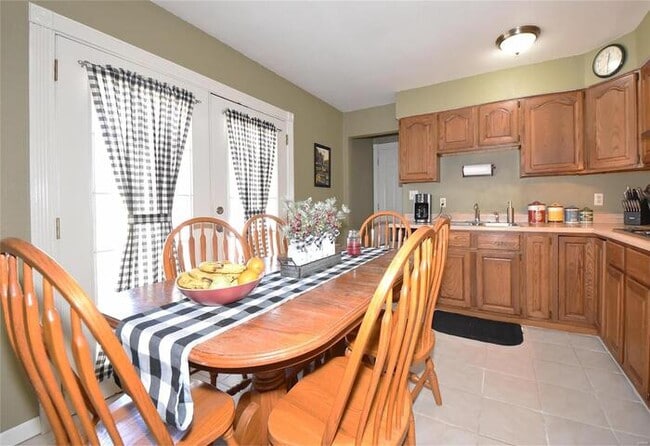 Building Photo - Fantastic 3bd/1ba home! Let yourself in!