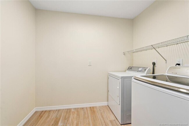 Building Photo - 4047 NW Cinnamon Tree Cir