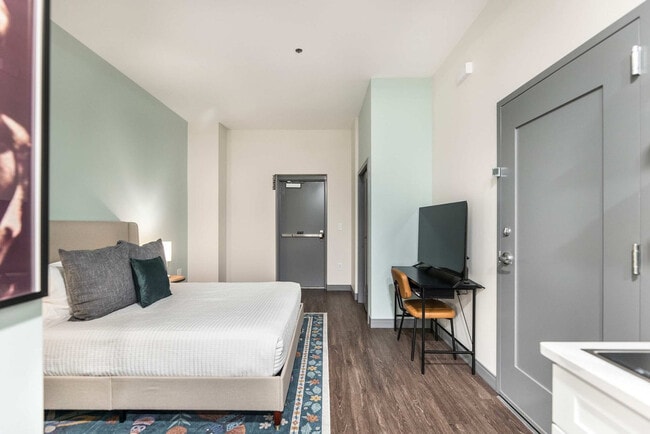 Building Photo - 781 Spring St