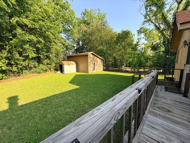 Building Photo - 4 Bed / 2 Bath Spacious Home – Perfect for Families or Roommates