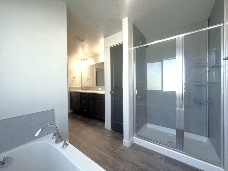 Building Photo - 3315 S Cabin Creek Way