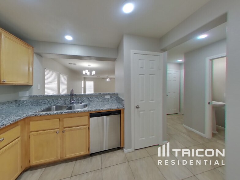 Building Photo - 8974 Spring Peeper Ave