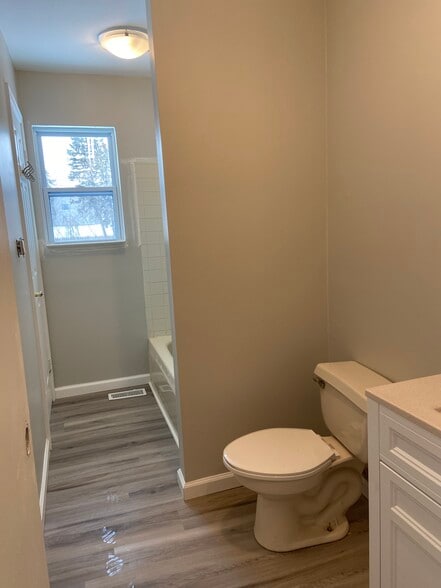 Bathroom with Tub - 734 S Walnut St