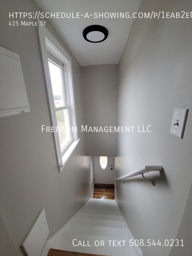 Building Photo - 415 Maple St