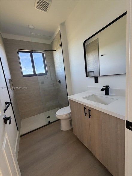 Building Photo - 8033 Oakleaf Cir