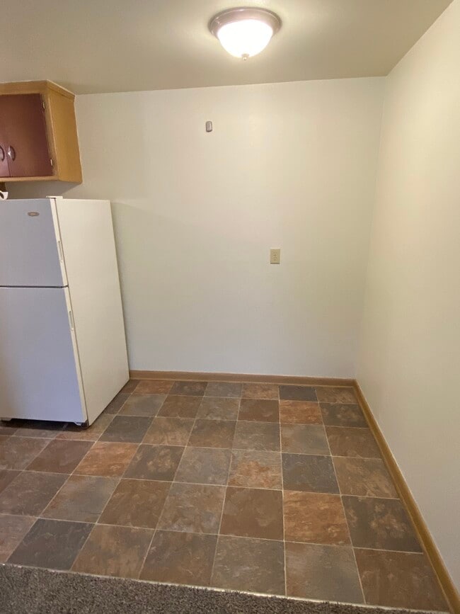 Kitchen - 4944 W Forest Home Ave