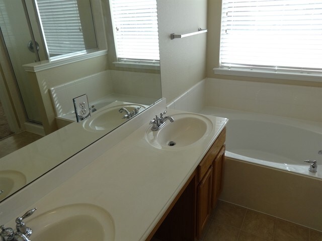 Building Photo - 210 Hilltop Dr