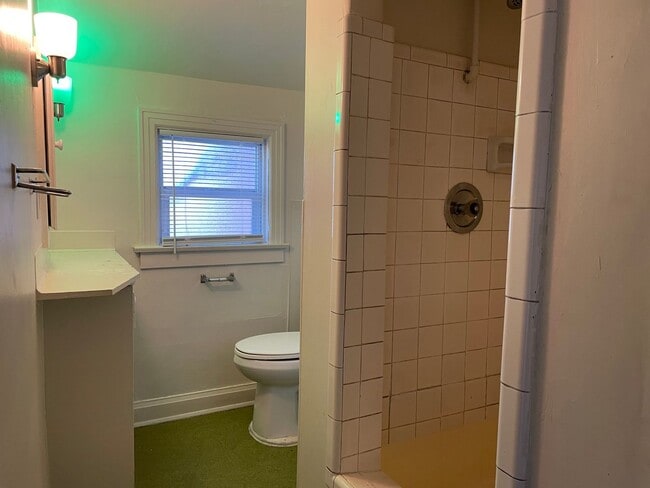 Building Photo - Charming Upstairs Apartment