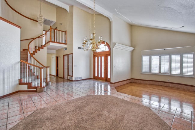 Building Photo - 6912 Crown Ridge Dr