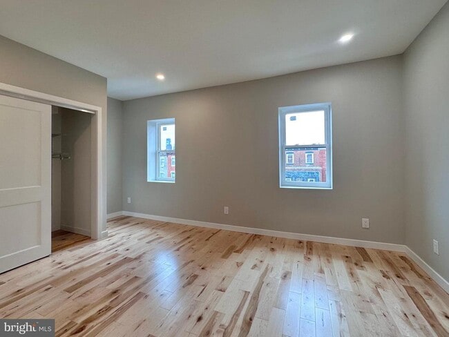 Building Photo - 2821 W Girard Ave