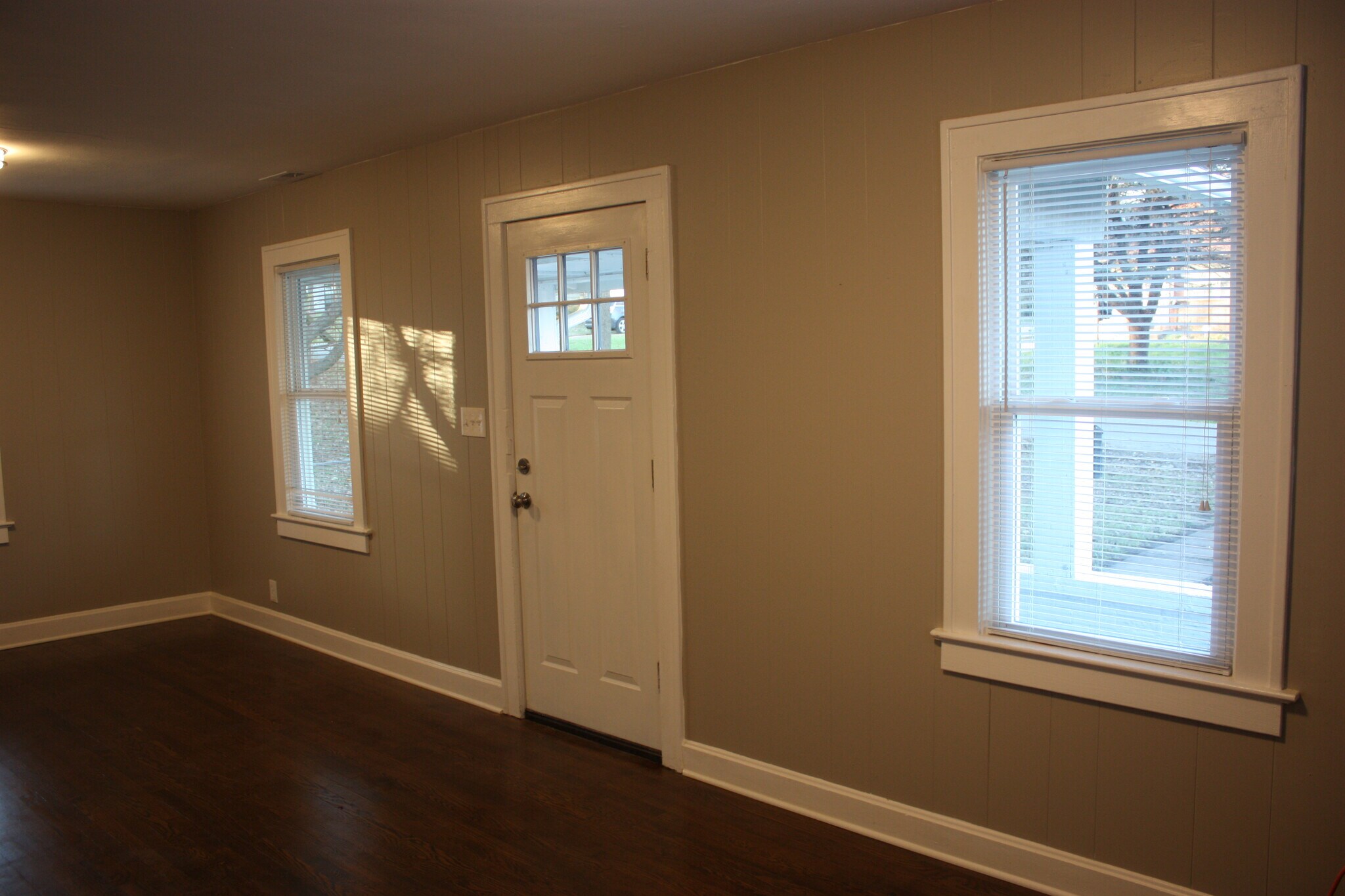 Living Room 5 - 209 E 80 Terrace