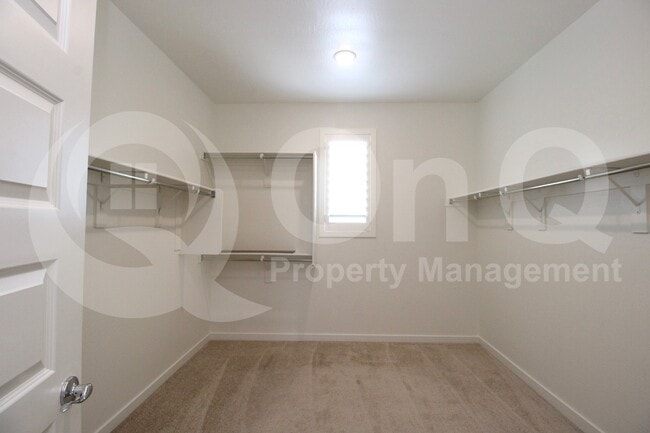 Building Photo - 10207 E Tillman Ave