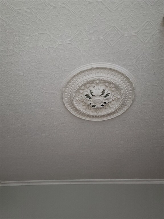 Building Photo - 172 Nesmith St