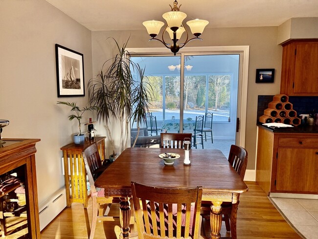 Building Photo - 12 Holiday Dr