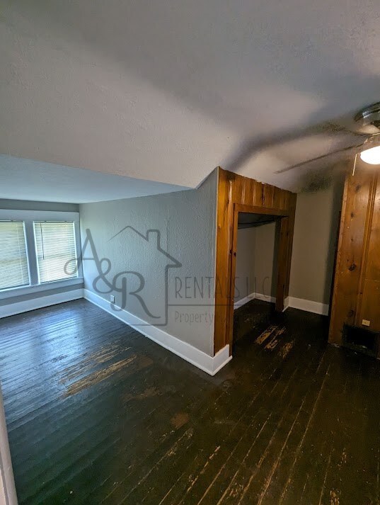 Building Photo - 1401 S Elm St