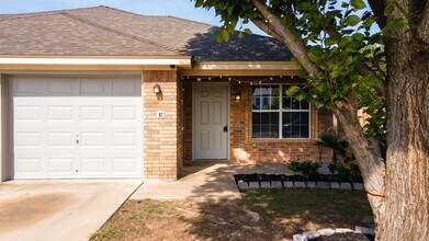 Building Photo - 1404 Chips Dr