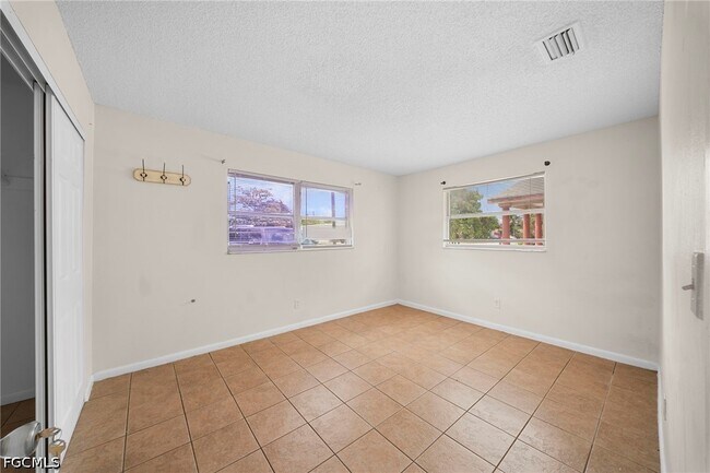 Building Photo - 5553 Fifth Ave
