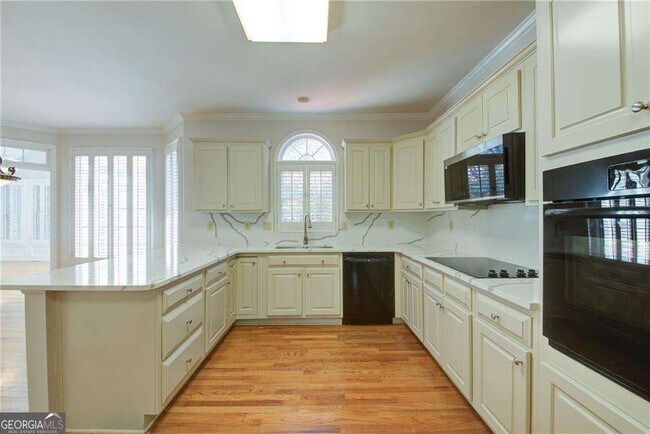 Building Photo - 2020 Ridge Gate Dr