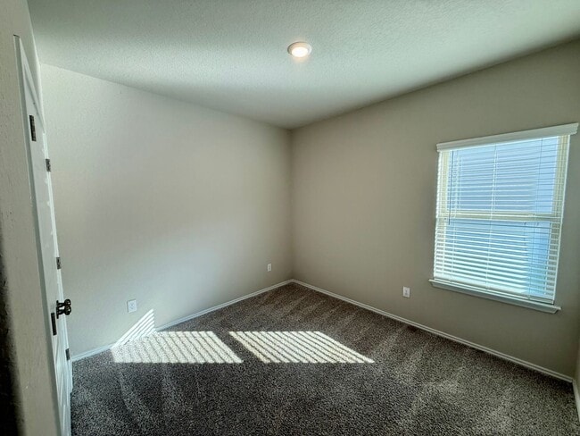 Building Photo - Lovely 1-story 4 bedroom/2 bath home is an...