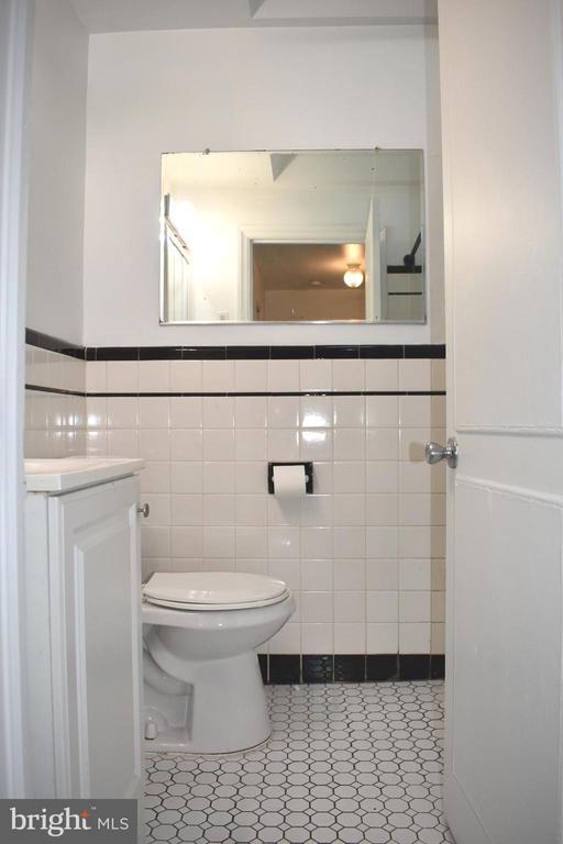 Building Photo - 7305 Woodcrest Ave