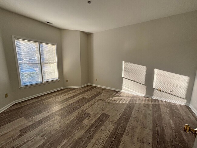 Building Photo - 1001 Brighthurst Dr