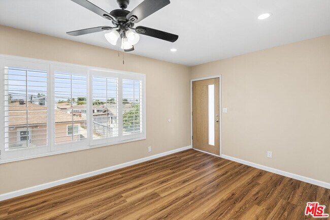 Building Photo - 4622 W 149th St