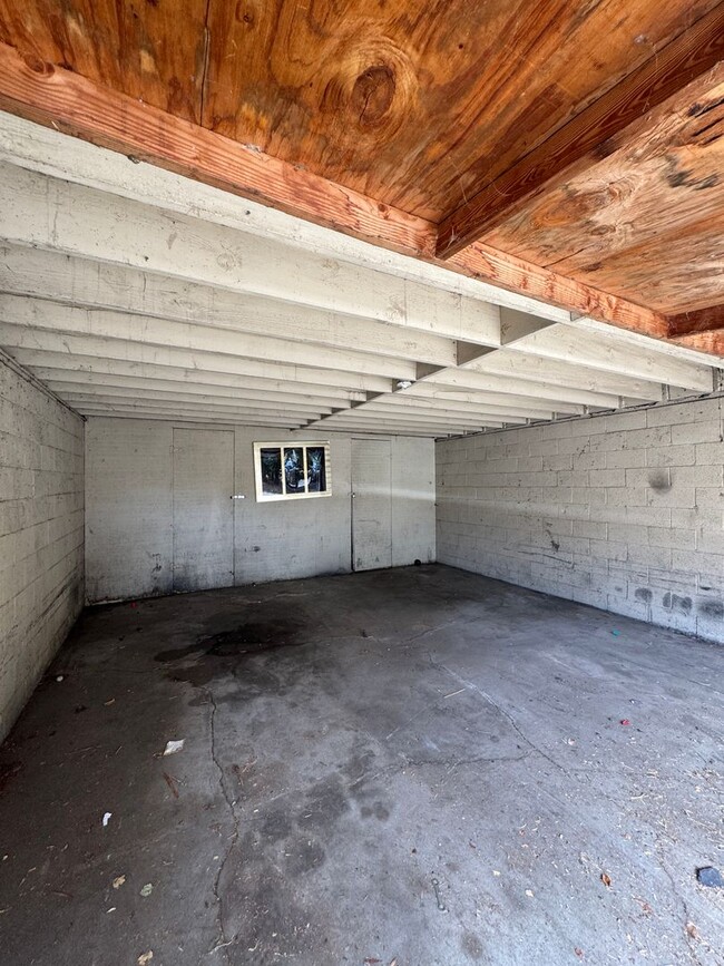 Building Photo - 49-53 Mosswood Ave