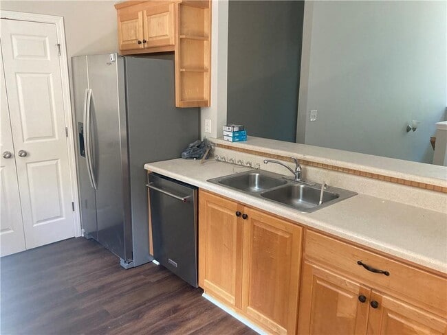 Building Photo - 370 Pointe Cir