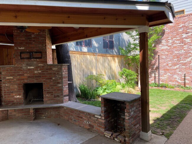 Building Photo - 1515 S Carson Ave