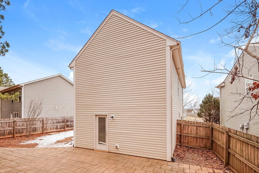 Building Photo - 4202 Broadstairs Dr SW