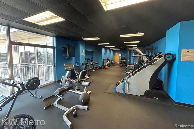 Building Photo - 350 N Main St