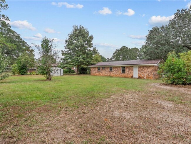 Building Photo - 302 Cedar Dr