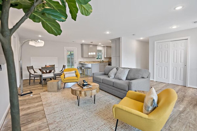 Building Photo - 6532 Summerton Way