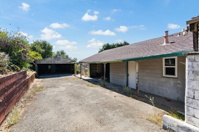 Building Photo - 4639 James Ave