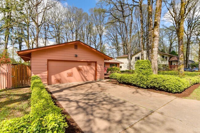 Building Photo - Terra Linda Home - 3 Bedrooms, 2 Baths, 1,...