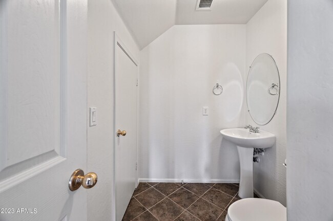 Building Photo - 43927 W Cypress Ln