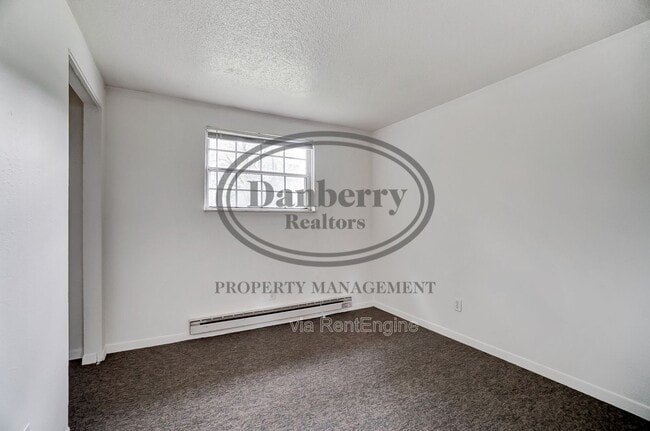 Building Photo - 1006 Ranch Dr