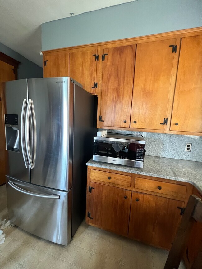 Kitchen - 313 E 17th St