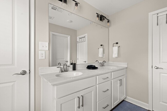 Building Photo - 3604 Silvery Wy