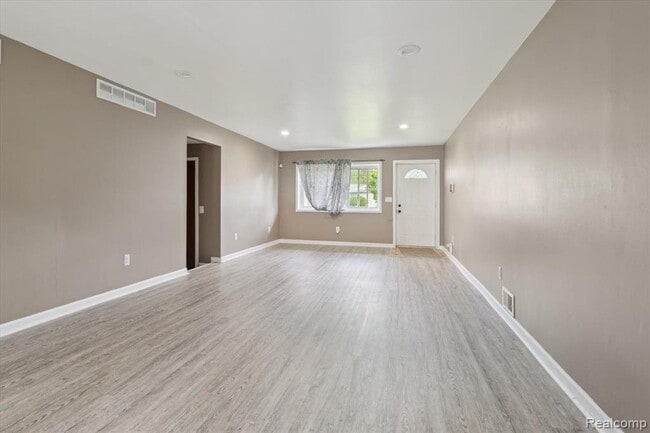 Building Photo - 500 Trombley Rd